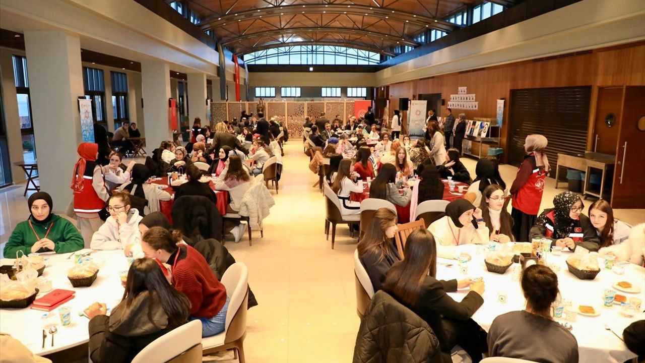 Bakan Yardımcıları Yılmaz ve Madak, Bitlis'te Şehit ve Gazi Çocuklarıyla Buluştu