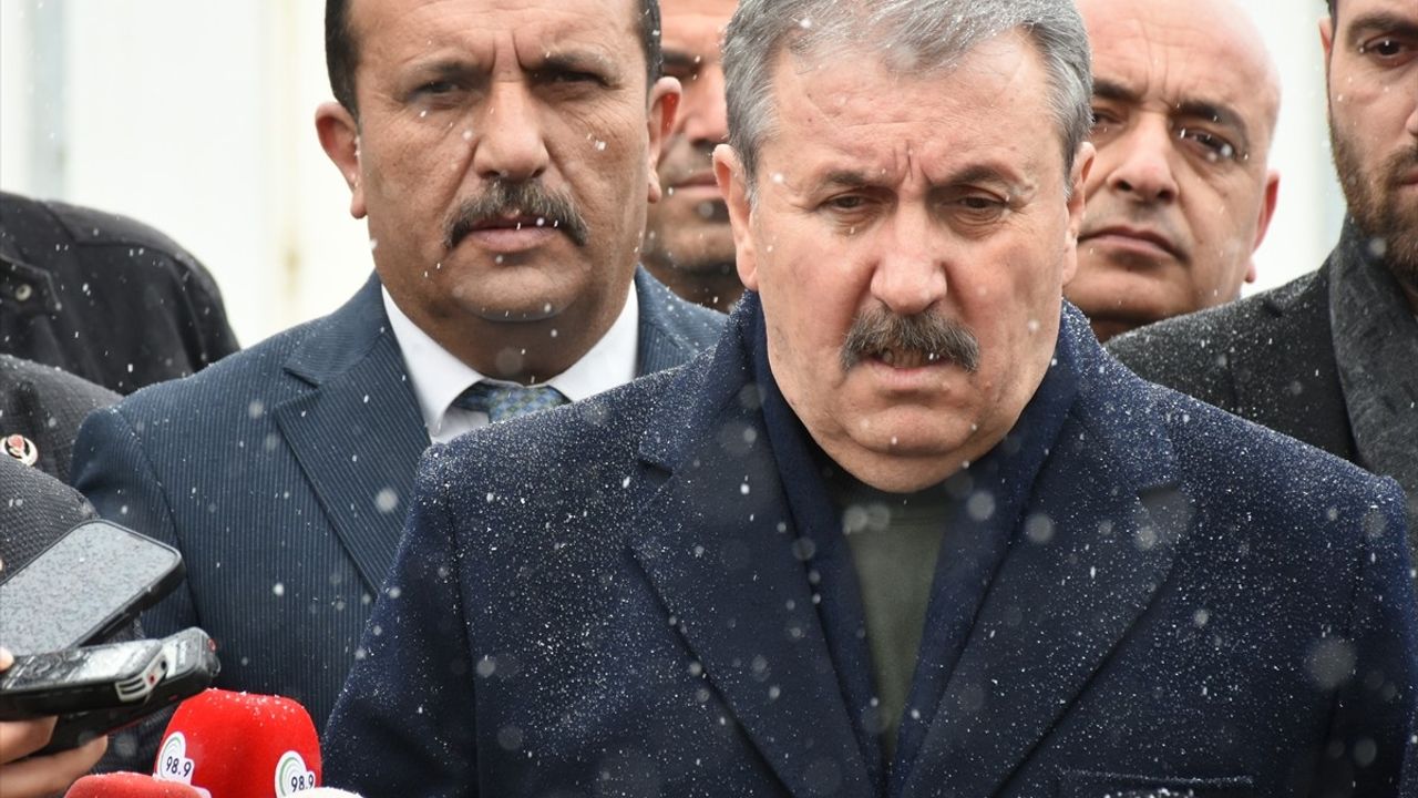 BBP Genel Başkanı Destici, Malatya'da Depremzedelere Destek Verdi