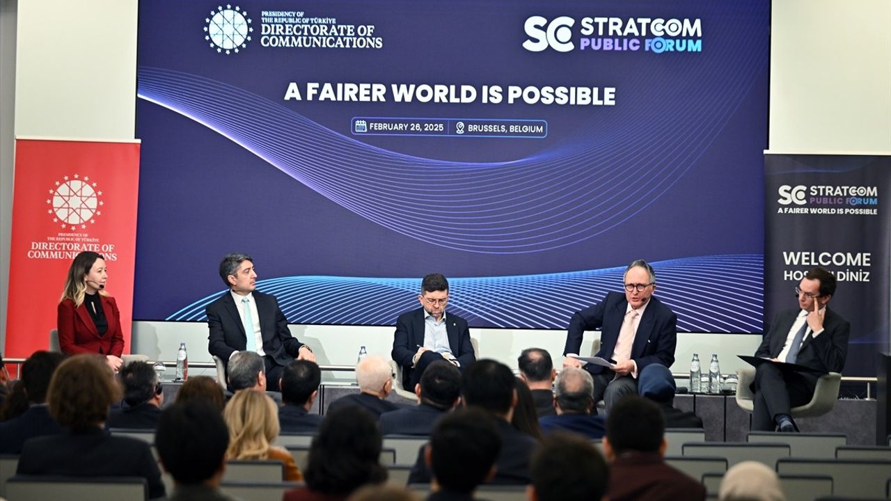 Belçika'da 'Daha Adil Bir Dünya Mümkün' Paneli Gerçekleşti