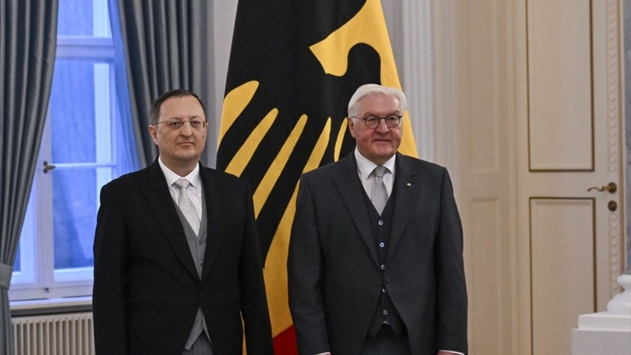 Berlin Büyükelçisi Gökhan Turan, Cumhurbaşkanı Steinmeier'e Güven Mektubunu Sundı