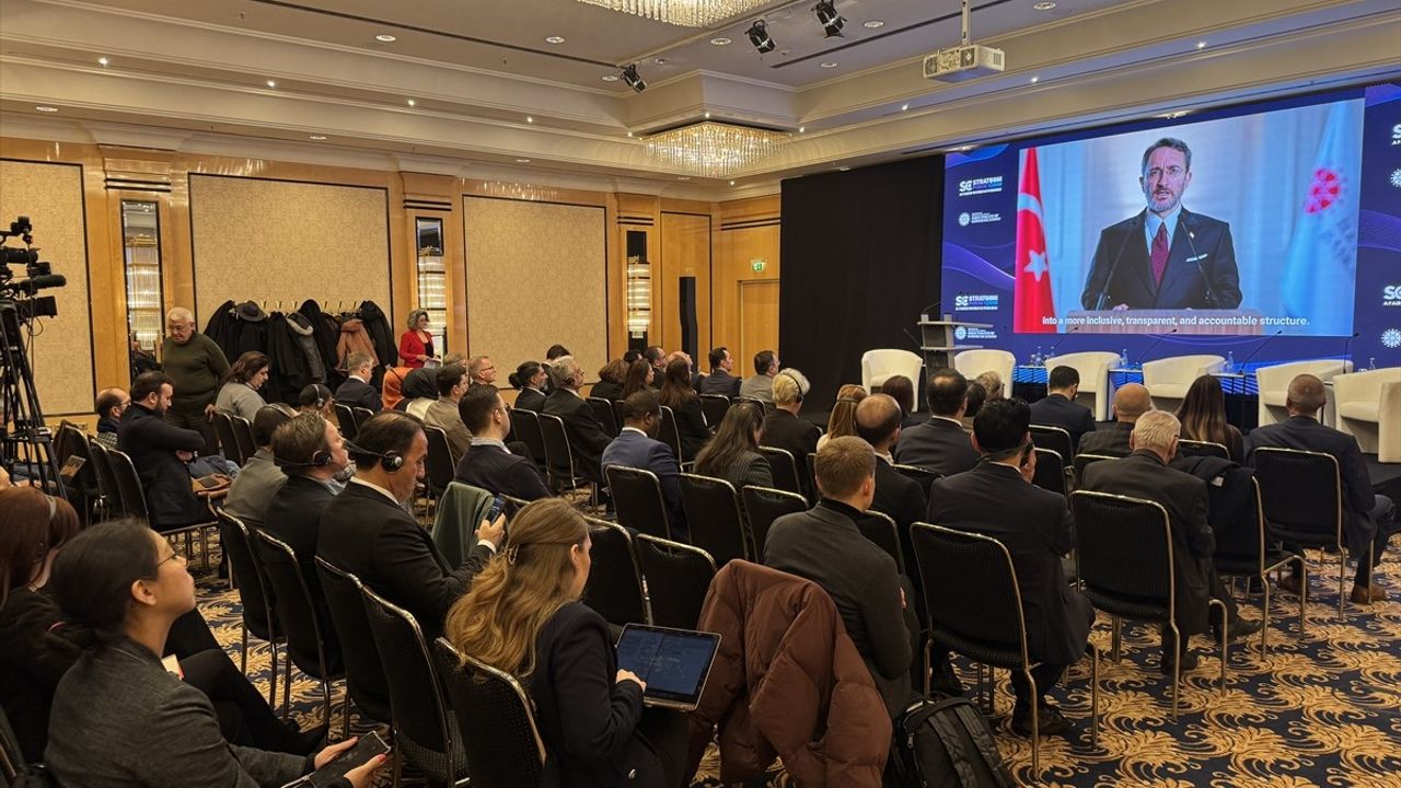 Berlin'de 'Daha Adil Bir Dünya Mümkün' Paneli Gerçekleşti