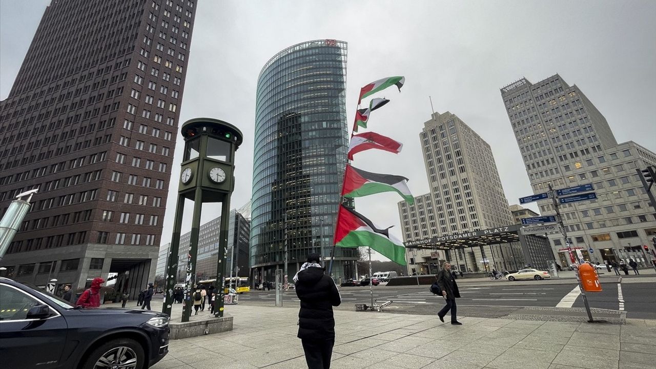 Berlin'de Trump'ın Filistin Planına Protesto: Filistinliler Yerinden Edilemez
