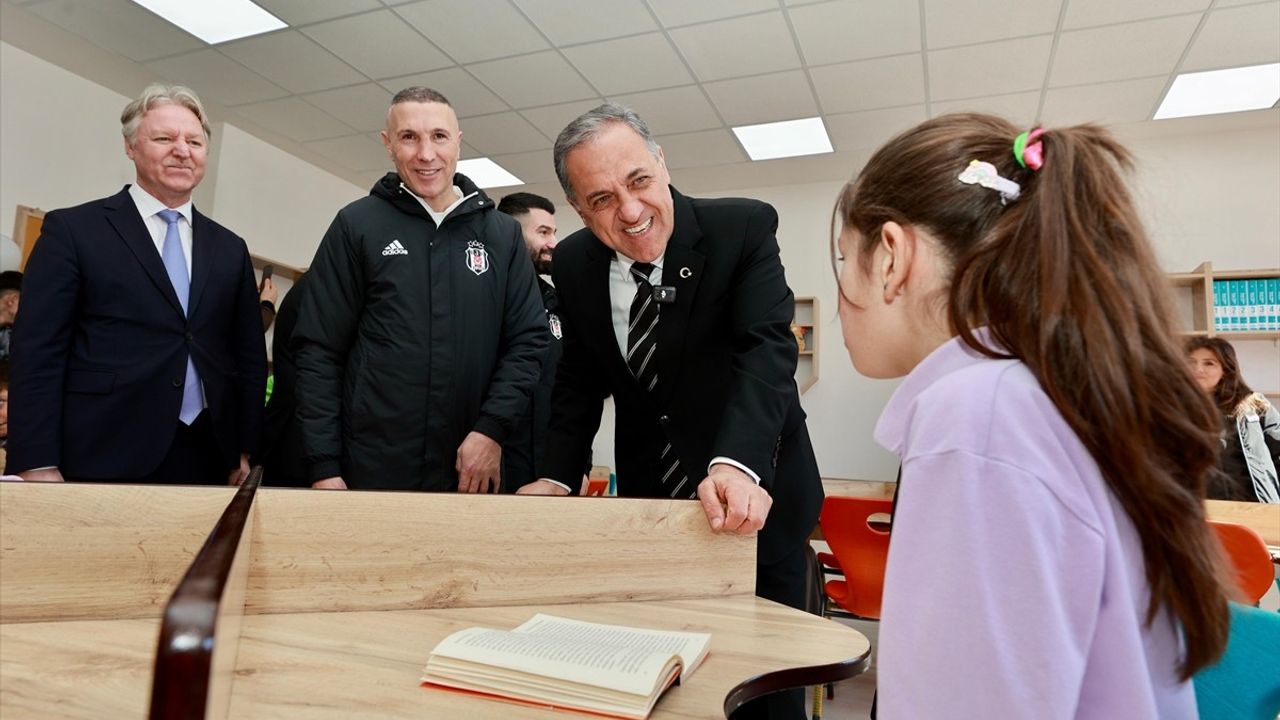 Beşiktaş JK'den Bingöl'deki Karaçubuk Köyü'ne Kütüphane Desteği