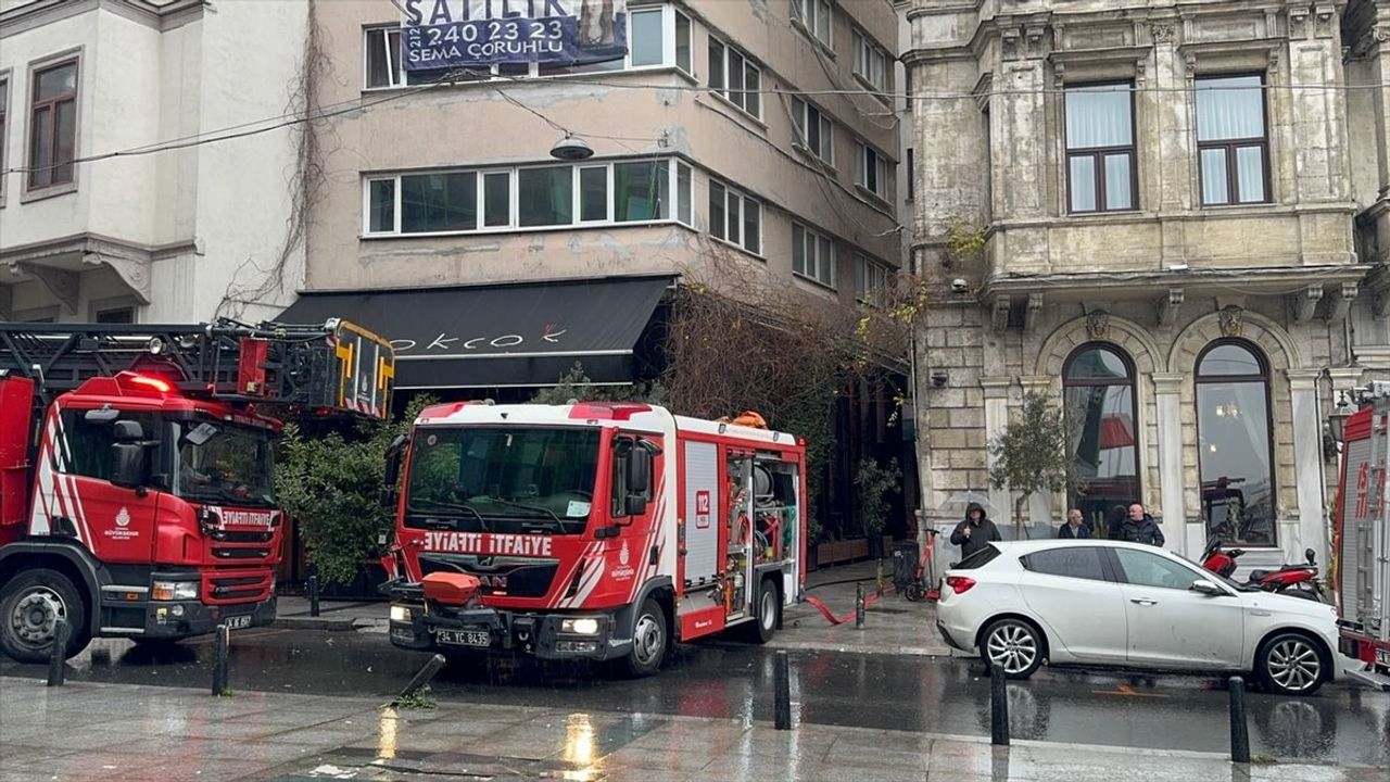 Beyoğlu'ndaki Restoran Yangını Kontrol Altında