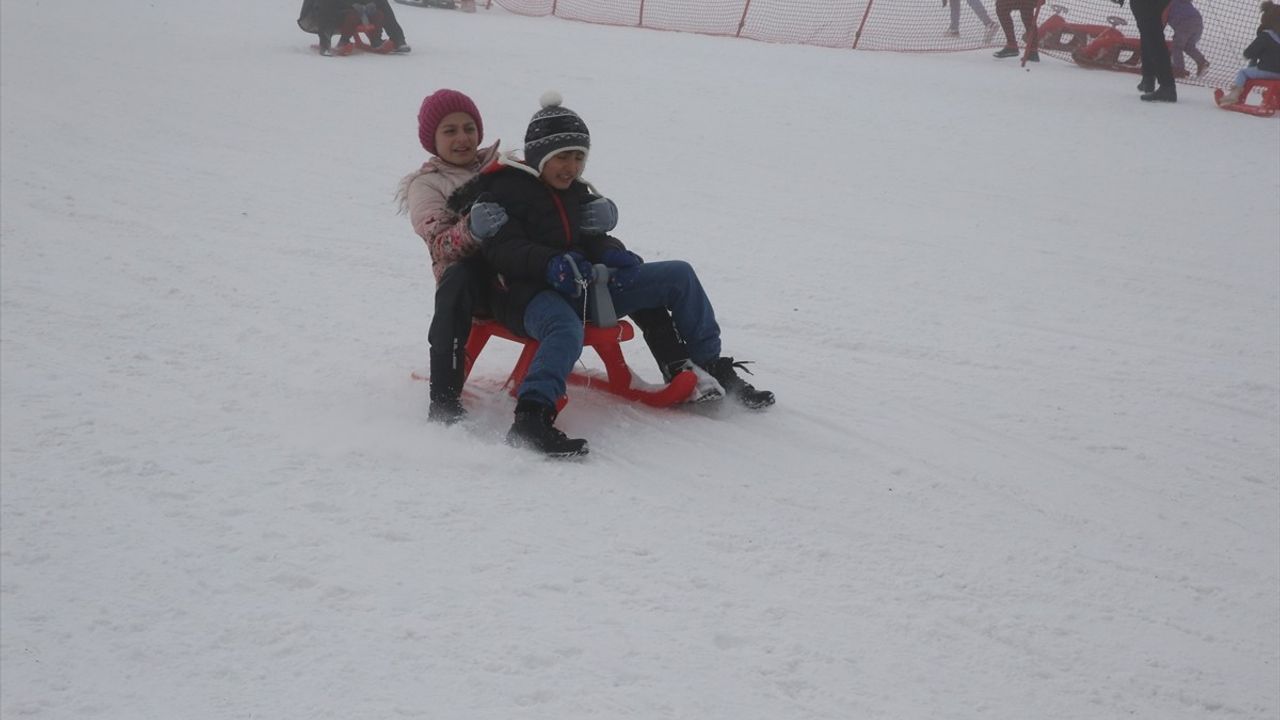 Bitlis'te 4. Geleneksel Meşaleli Kayak Festivali ve Müzik Şöleni Coşkuyla Gerçekleşti