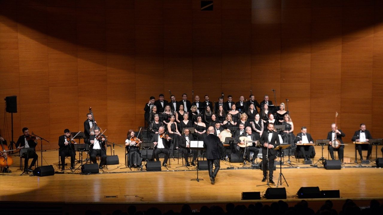 Bursa'da Cinuçen Tanrıkorur Anma Konseri Renkli Görüntülere Sahipti