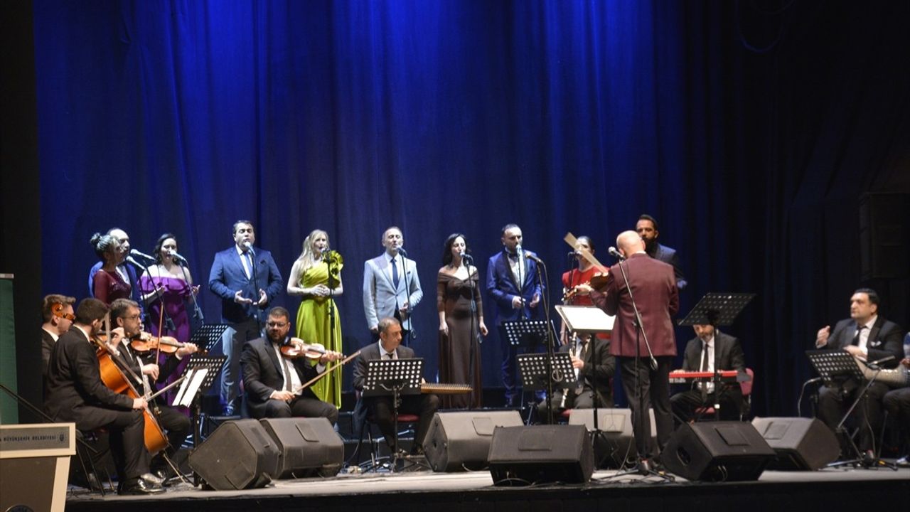 Bursa'da Coşkulu 'Solistler Geçidi' Konseri Gerçekleşti