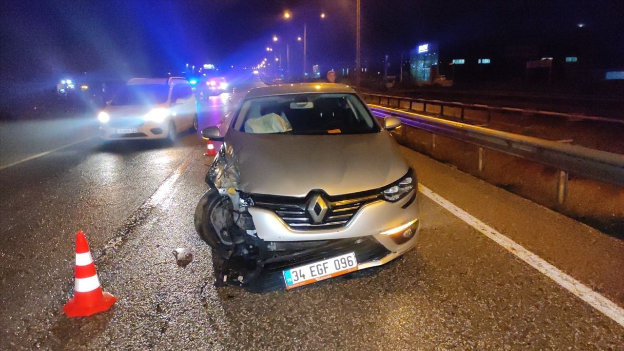 Bursa'da İki Otomobilin Çarpışması: 1 Ölü, 2 Yaralı