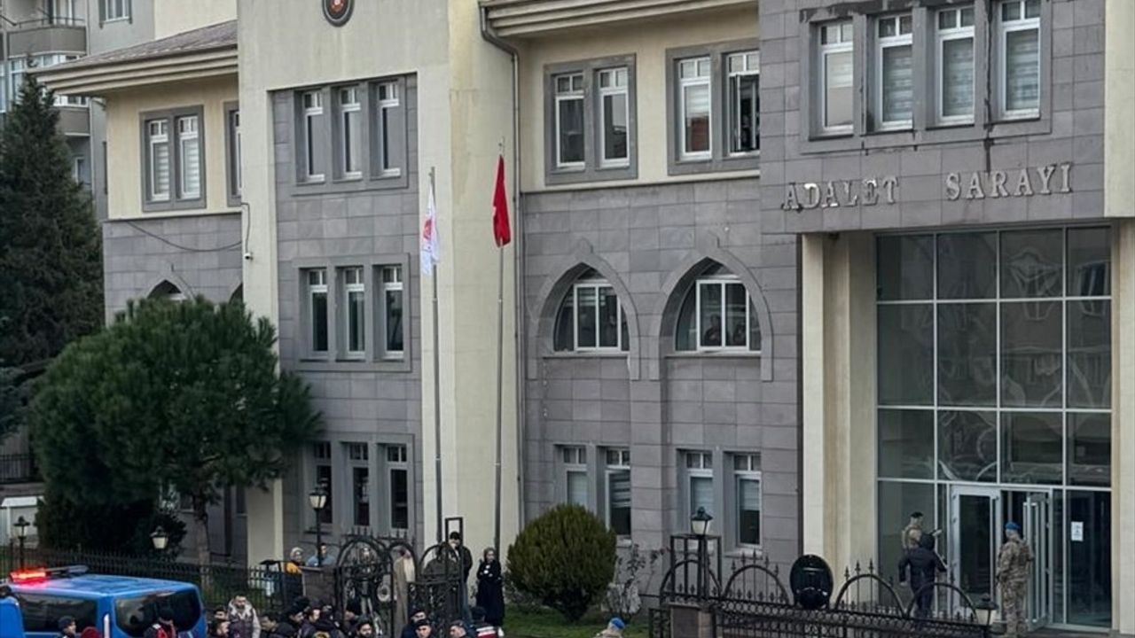Bursa'da Kablo Hırsızlığı Operasyonunda 22 Zanlı Yakalandı