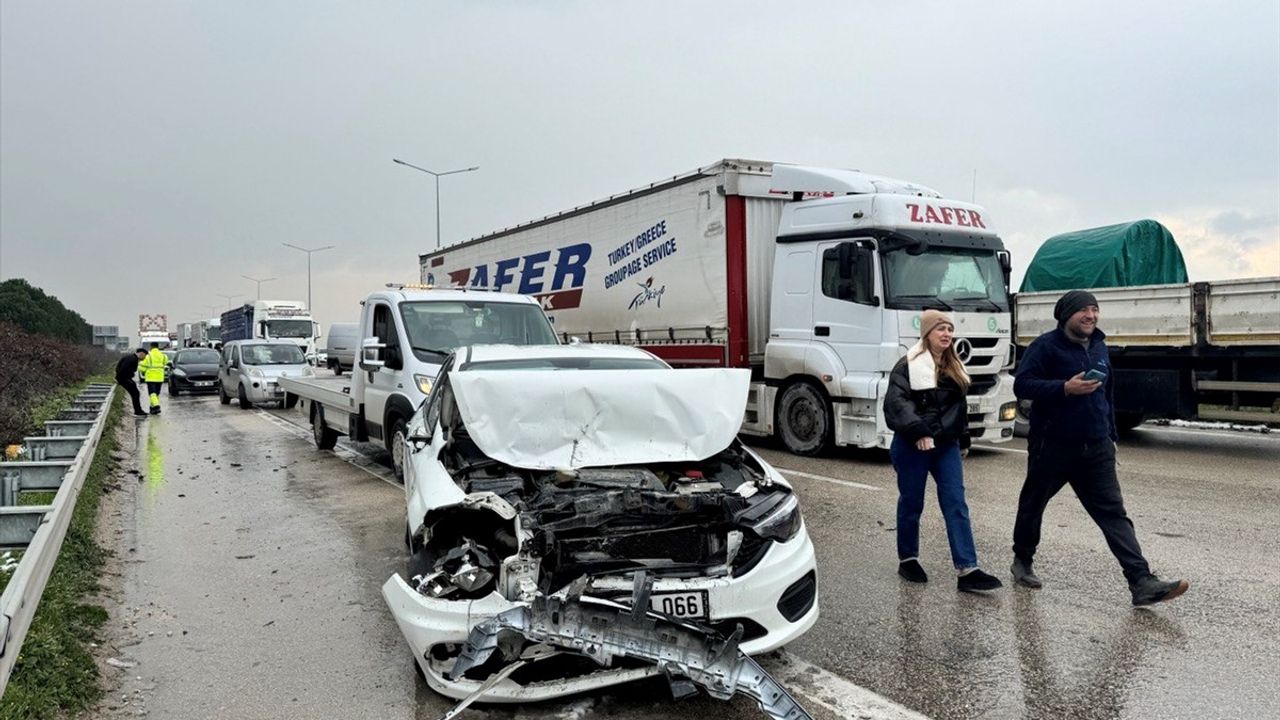 Bursa'da Kar Yağışı Trafik Kazalarına Sebep Oldu