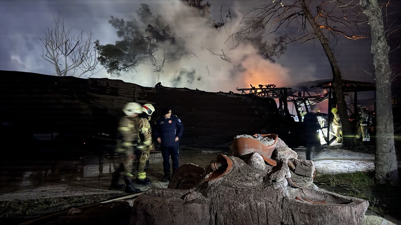 Bursa'da Kestel Kalesi'nde Yangın: Kafeterya Kullanılamaz Hale Geldi