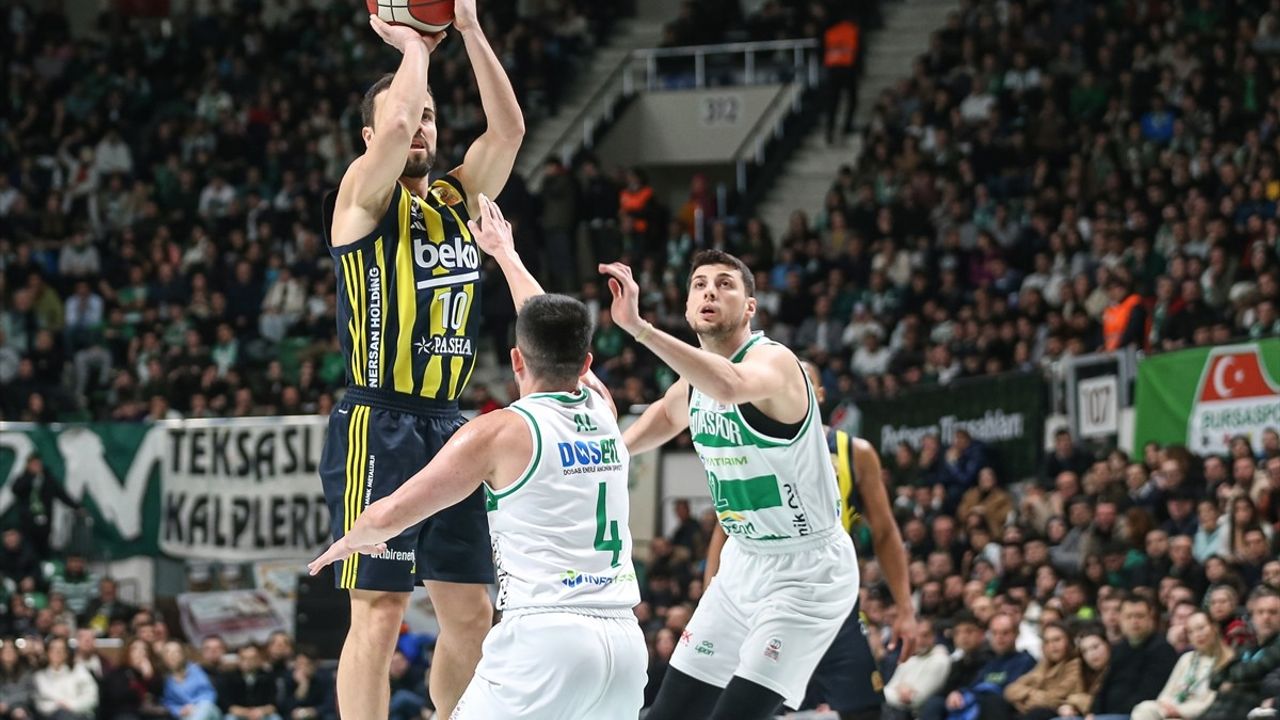 Bursaspor Yörsan'ı Zorla Geçen Fenerbahçe Beko: 98-97