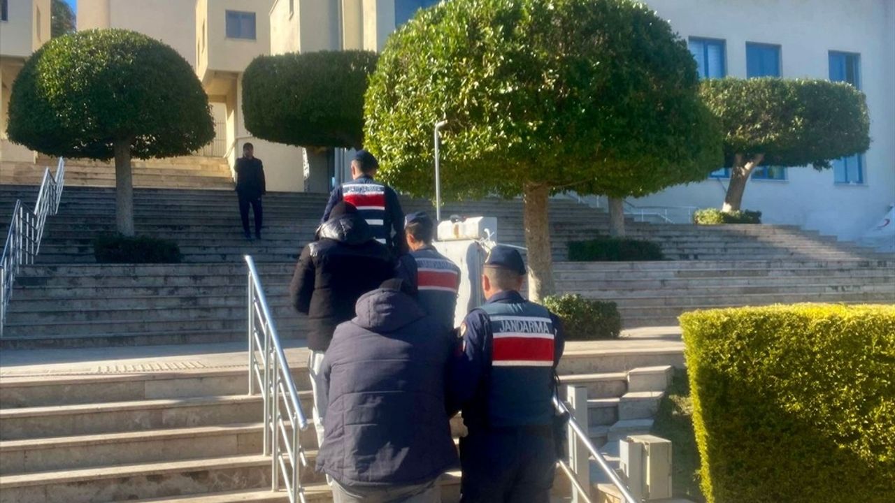 Cezaevi Firarisi Ticari Taksinin Bagajında Yakalandı