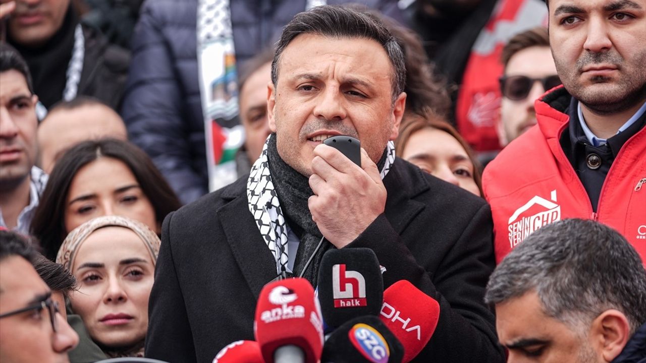 CHP, Filistinlilere Destek İçin İstanbul'da Eylem Düzenledi