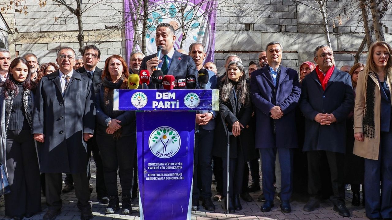 CHP Heyeti, Van'da DEM Parti İl Başkanlığına Ziyaret Gerçekleştirdi