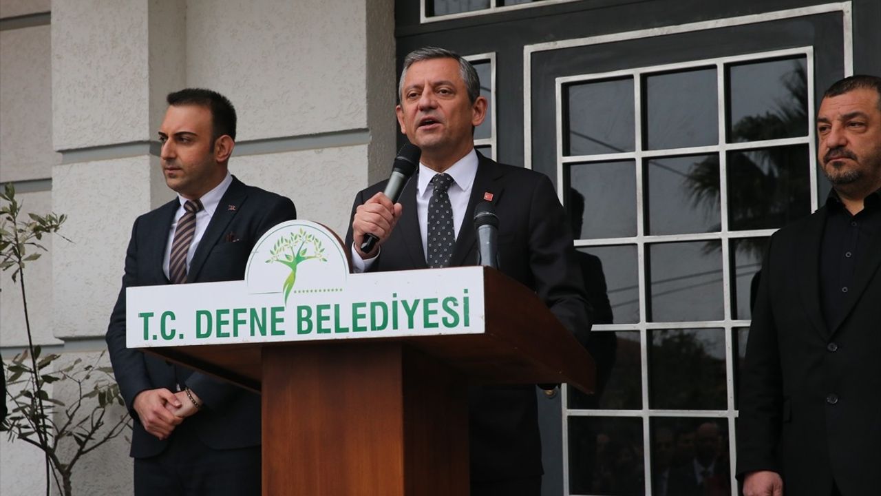 CHP Lideri Özgür Özel, Hatay'da Deprem Çalışmalarını Değerlendirdi