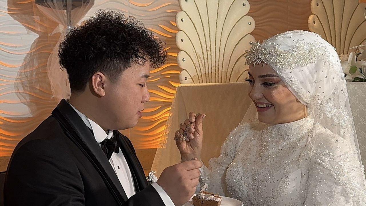 Çinli Damatla Karadeniz Geleneğinde Düğün: Horon Gururu