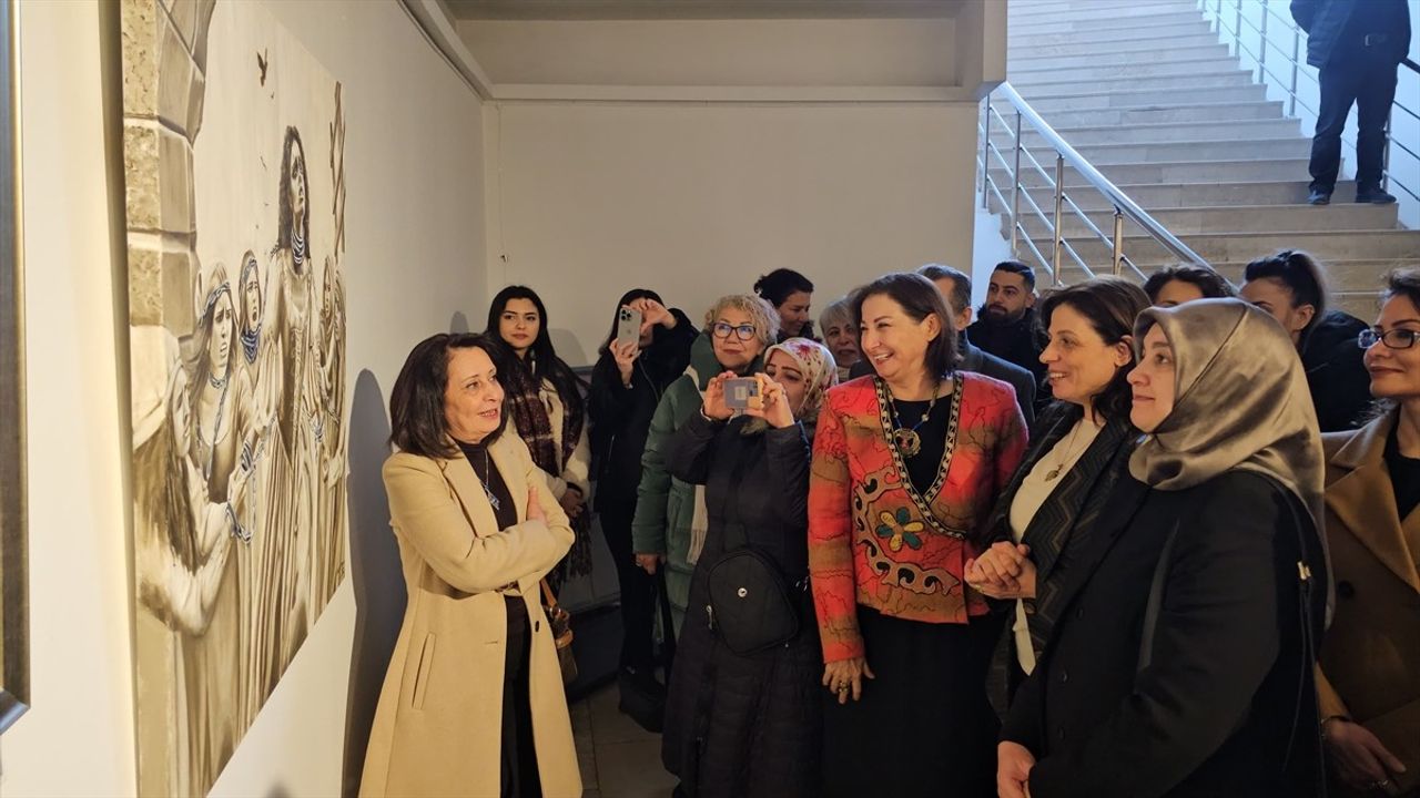 Çorum'da 71 Kadın Ressamın Eserleri Sergilendi