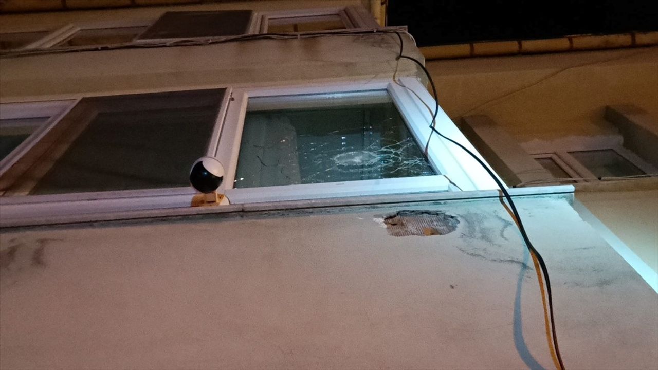 Çorum'da Apartmana Silahlı Saldırı: Camlar Hasar Gördü