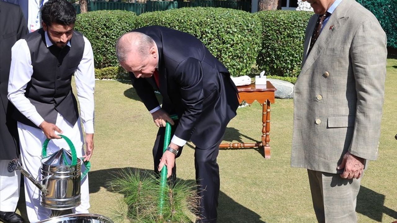Cumhurbaşkanı Erdoğan, Pakistan'da Resmi Törende Karşılandı