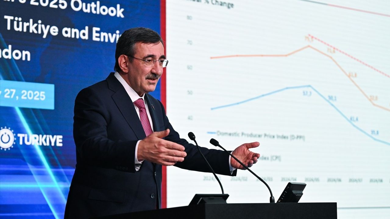 Cumhurbaşkanı Yardımcısı Yılmaz Londra'da Türkiye Ekonomisini Tanıttı