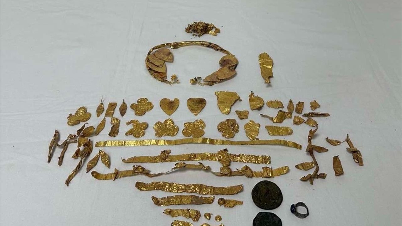 Denizli'de Helenistik Döneme Ait Altın Taç Ele Geçirildi