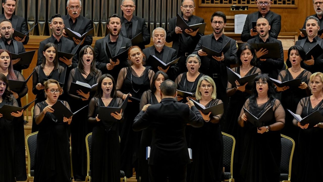 Devlet Çoksesli Çocuk Korosu'ndan Anlamlı Konser: 'Hatırla'