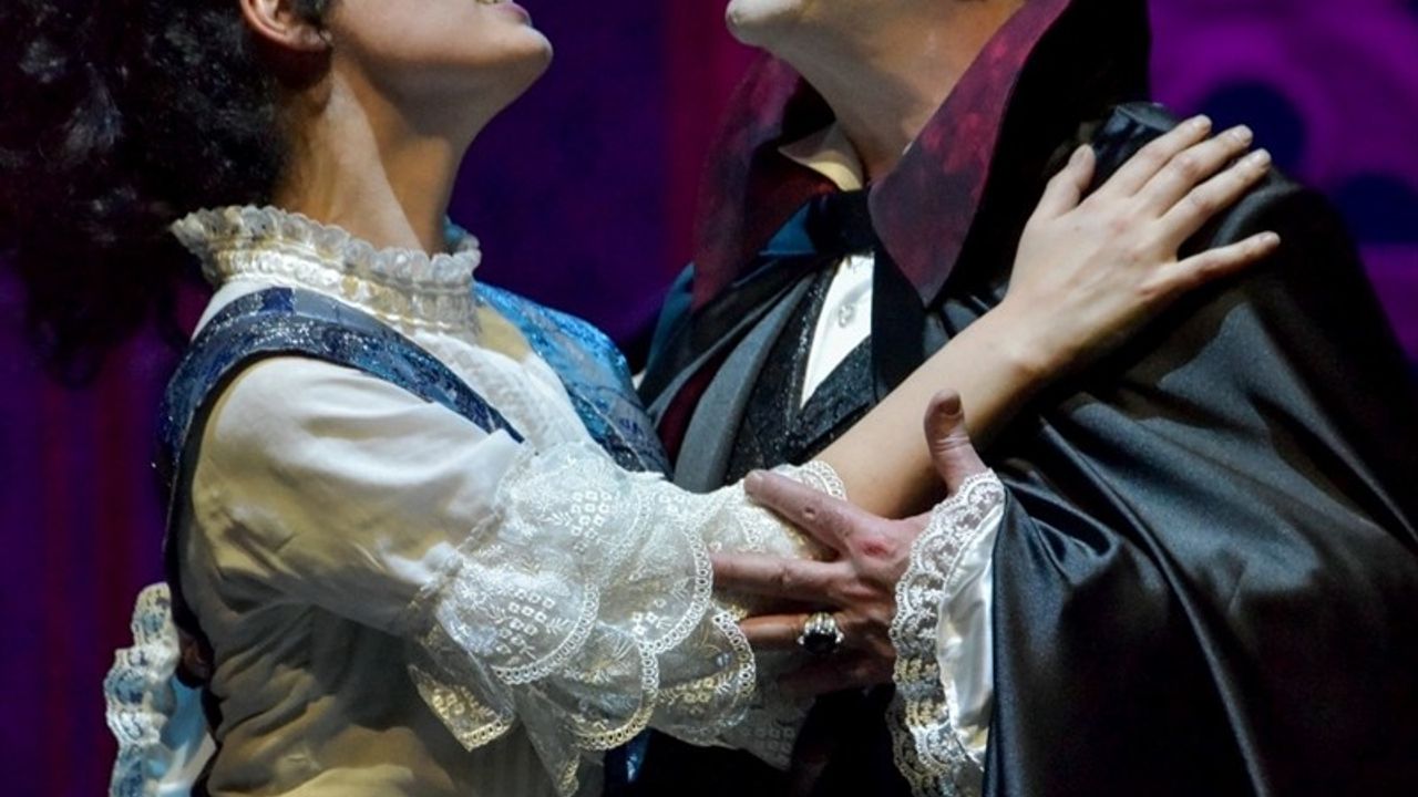 Devlet Tiyatroları'nda 'Dracula: Bir Dehşet Komedisi' Yarın Sahne Alacak