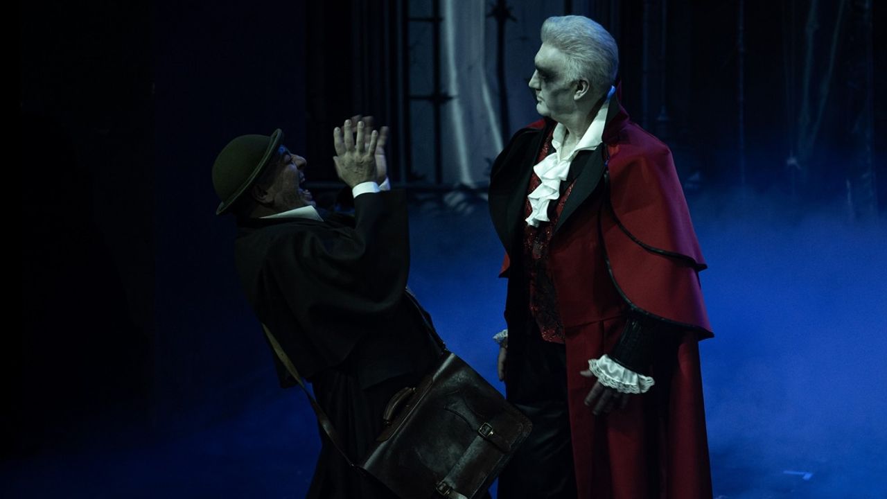 Devlet Tiyatroları'ndan 'Dracula: Bir Dehşet Komedisi' Prömiyeri