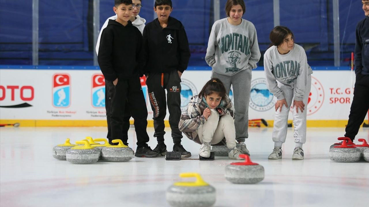 Digor'da Çocuklar Curling ile Tanışıyor