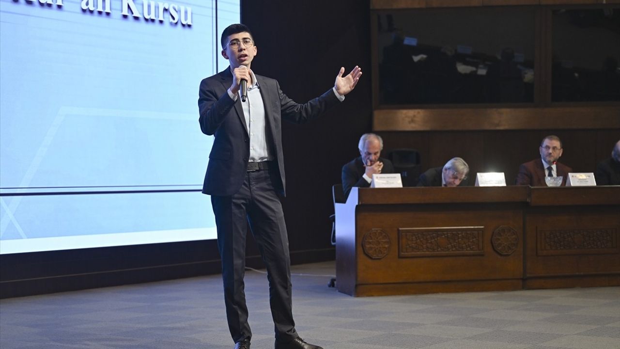 Diyanet İşleri Başkanı Erbaş Hafızların Şiir Yarışmasında Konuştu: 'Kur'an'ın Ulaşmadığı Yer Yok'