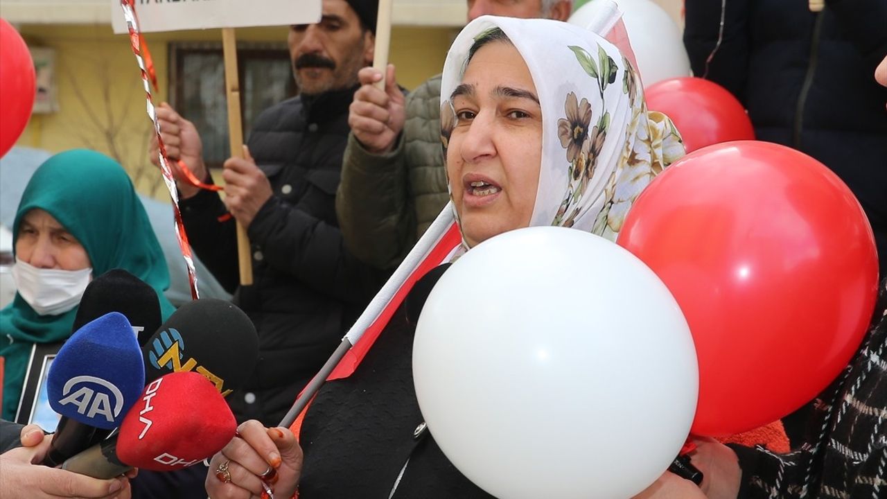 Diyarbakır Anneleri Evlat Nöbetini 2000. Güne Taşıdı