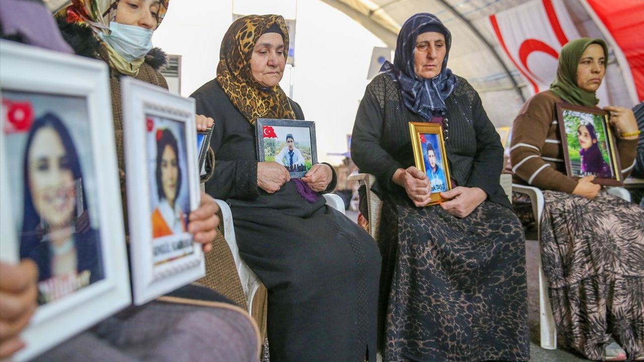 Diyarbakır Anneleri Evlatlarına Kavuşmak İçin Mücadele Ediyor