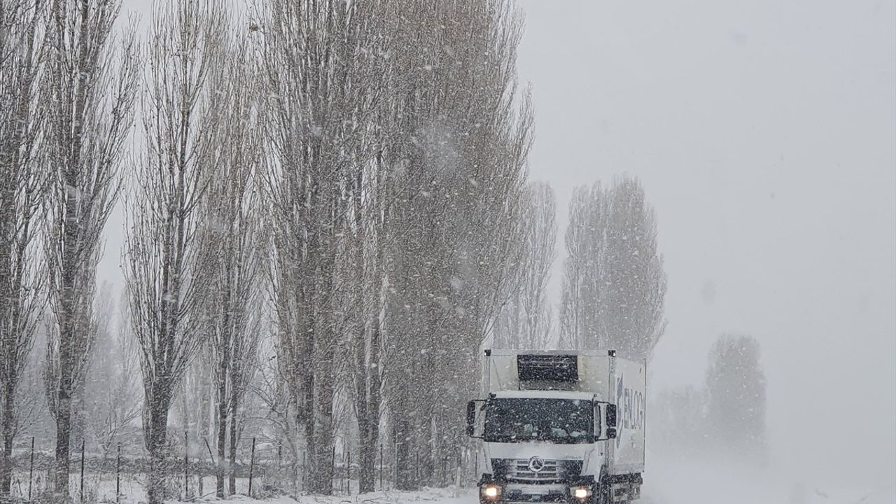 Doğu Anadolu'da Kar Yağışı Etkisini Gösteriyor