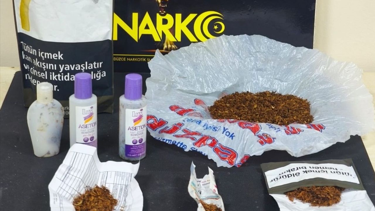 Düzce'de Uygulama Noktasındaki Polise Çarpan Sürücü ve Arkadaşı Tutuklandı