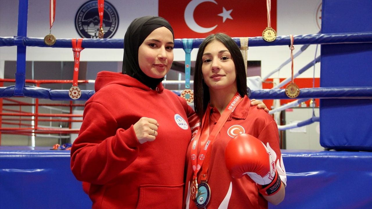 Ecrin Gülay Düzgün: Kick Boksta Altın Madalyalara Koşuyor