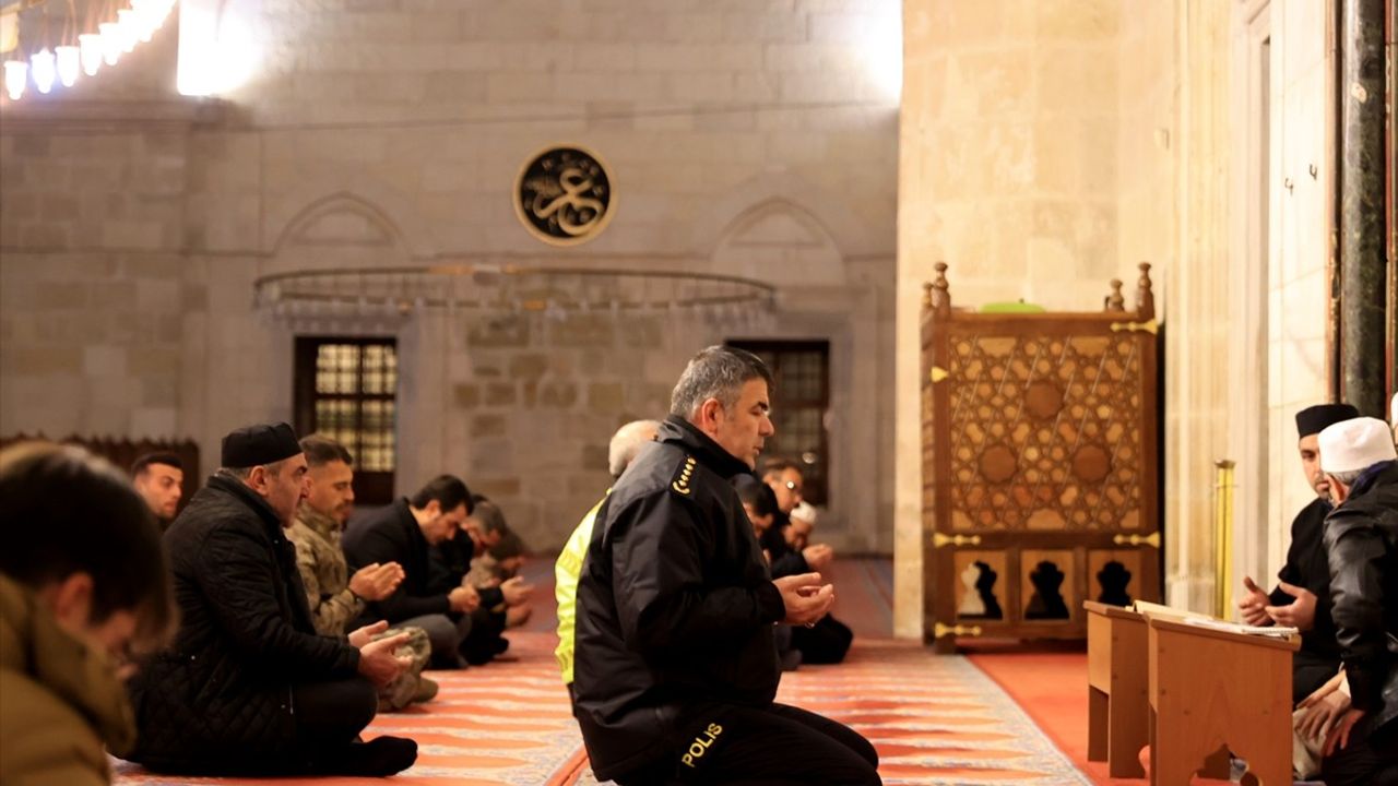 Edirne'de Deprem Şehitleri İçin Mevlit Töreni Düzenlendi
