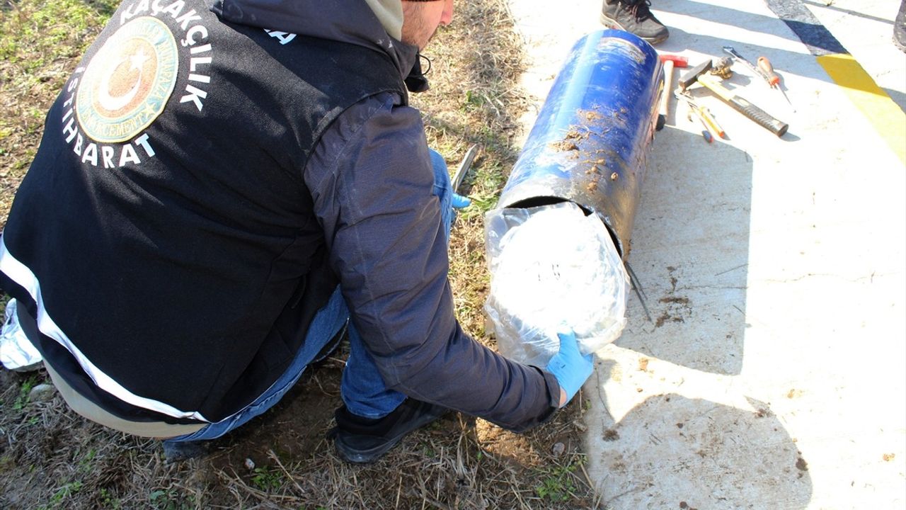 Edirne'de Sınır Kapısında Gizli Uyuşturucu Operasyonu: 34 Kilo 502 Gram Ele Geçirildi