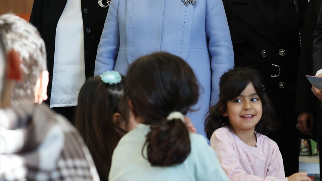 Emine Erdoğan Gaziantep’te Şahinbey Millet Kütüphanesi'ni Ziyaret Etti