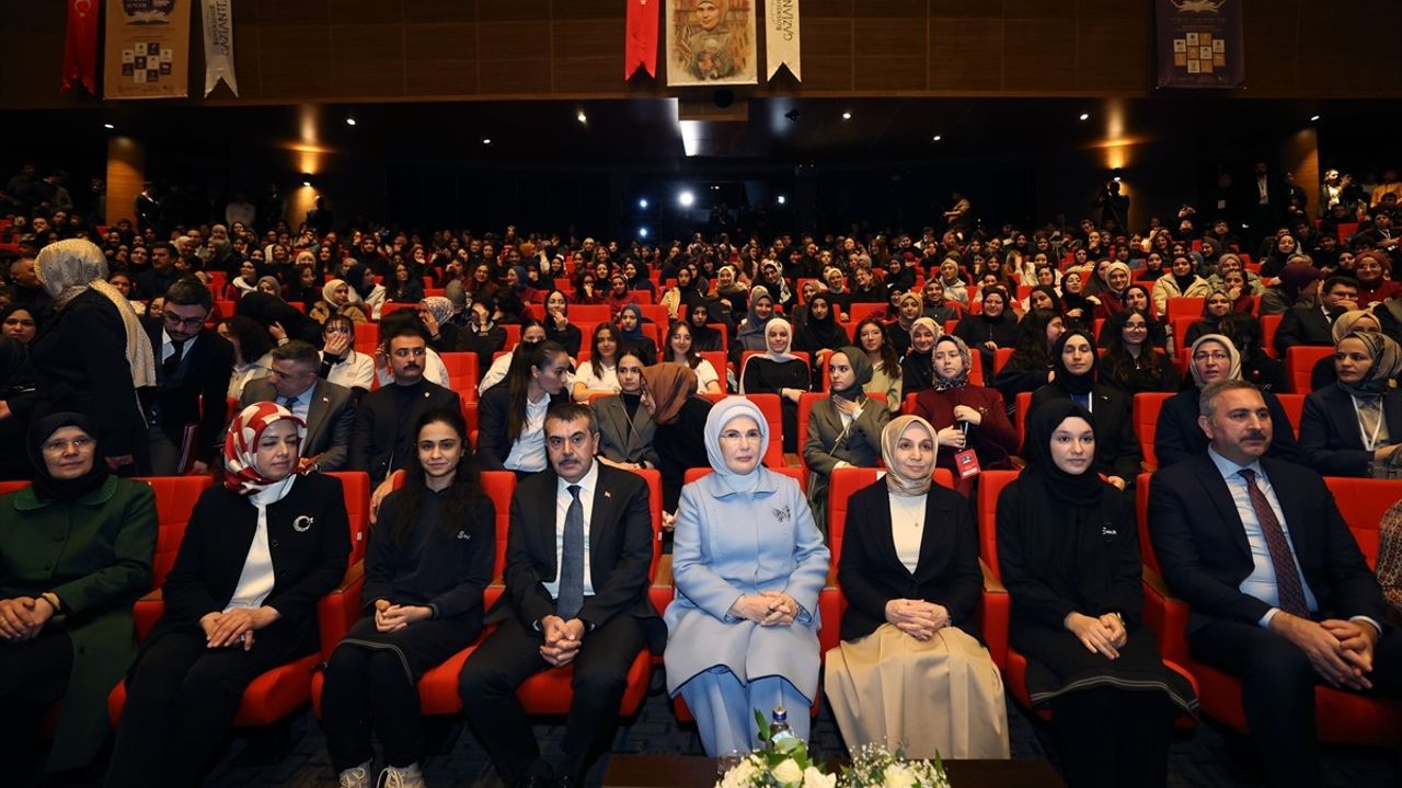 Emine Erdoğan, Şule Yüksel Şenler Kültür Günleri'nde Konuştu: Kütüphaneler Toplumsal Hafızayı Korur