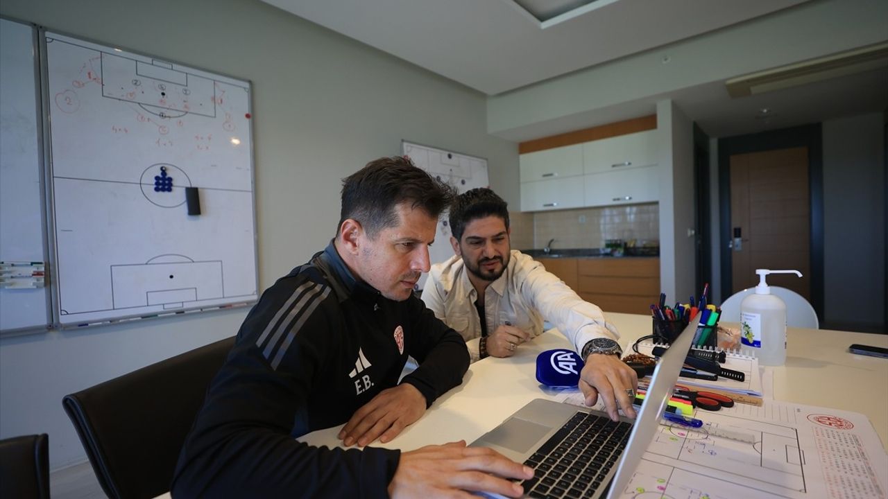 Emre Belözoğlu, Anadolu Ajansı'nın 'Yılın Kareleri' Oylamasına Katıldı