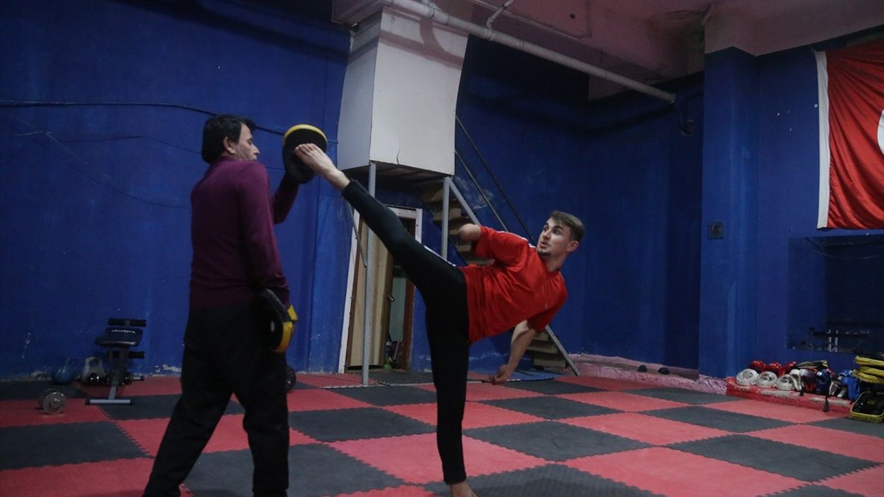 Engelli Tekvandocu Rafet Samet Altın Madalya İçin Mücadele Ediyor