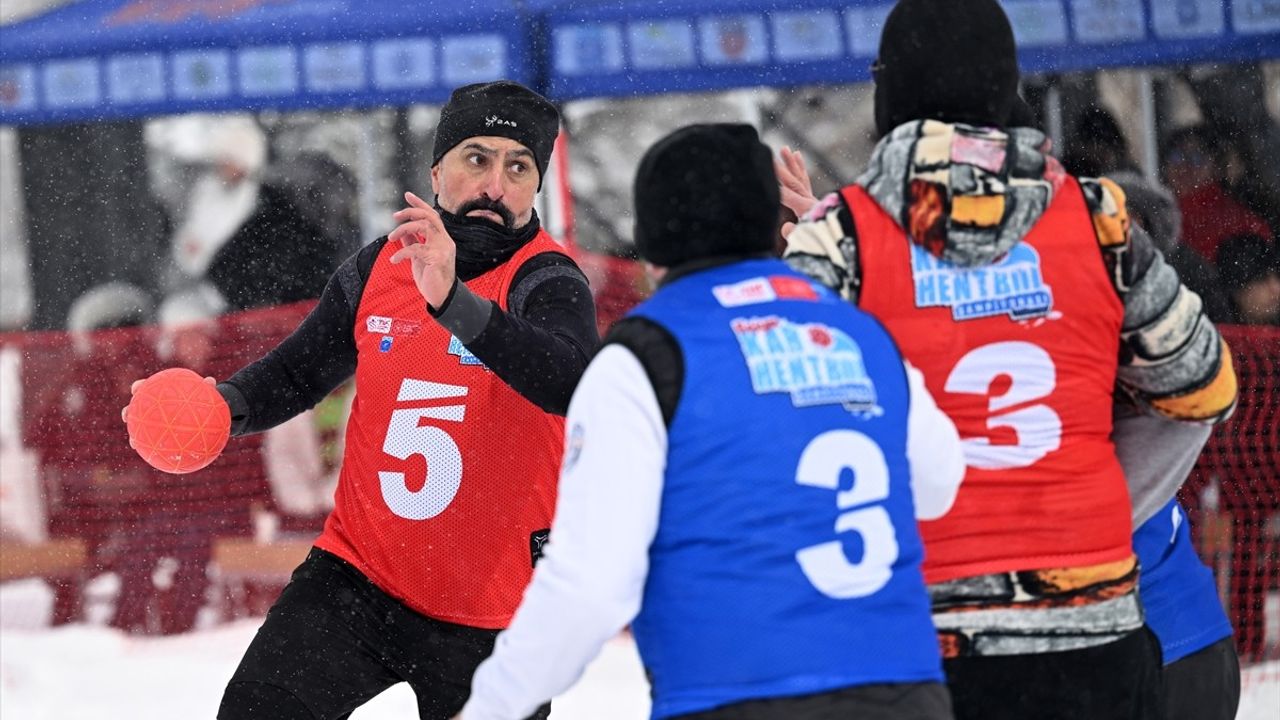 Erciyes'te İlk Kar Hentbolu Şampiyonası Düzenlendi