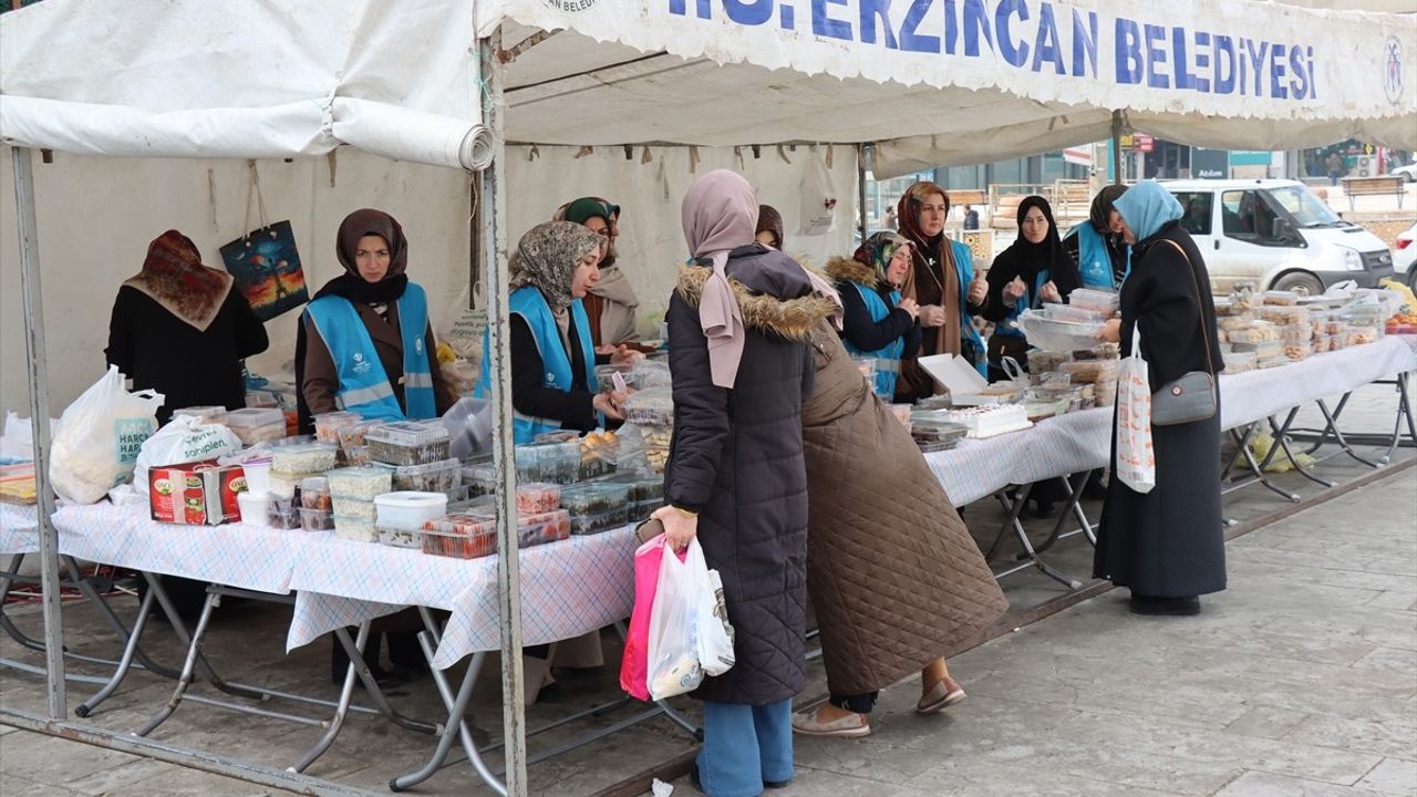 Erzincan'da Hayır Çarşısı Deprem Bölgelerine Destek Oluyor
