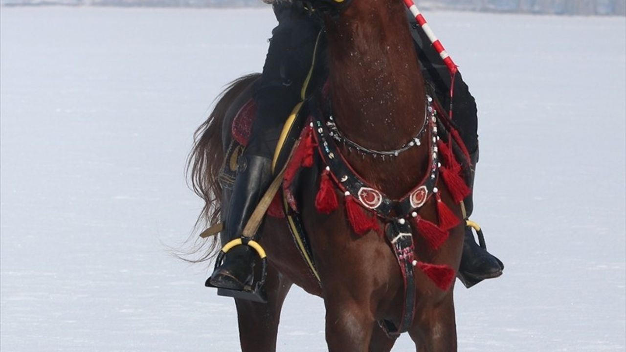 Erzurum'da Kar Üstünde Mahalli At Yarışı Heyecanı