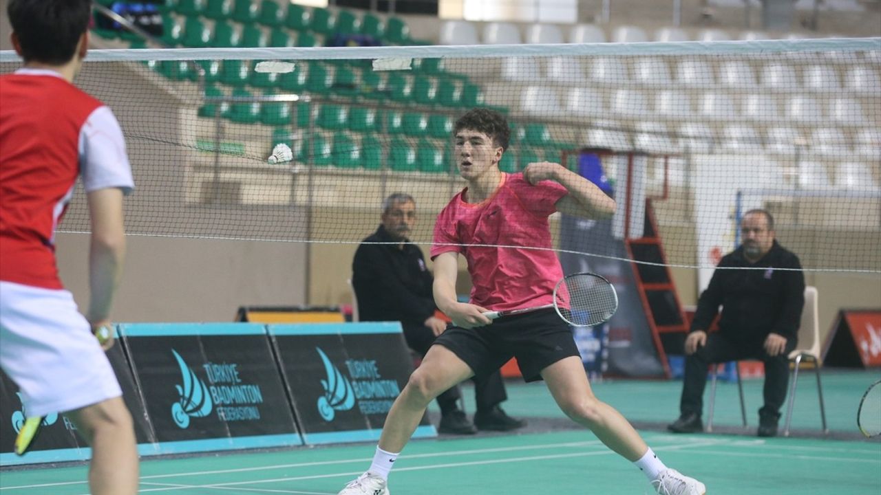 Eskişehir'de 17 Yaş Altı Badminton Türkiye Şampiyonası Tamamlandı