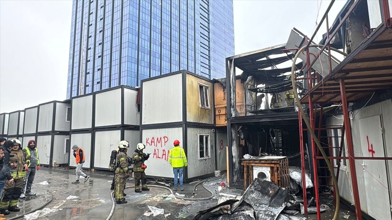 Eyüpsultan'da İşçi Konteynerinde Yangın Kontrol Altına Alındı