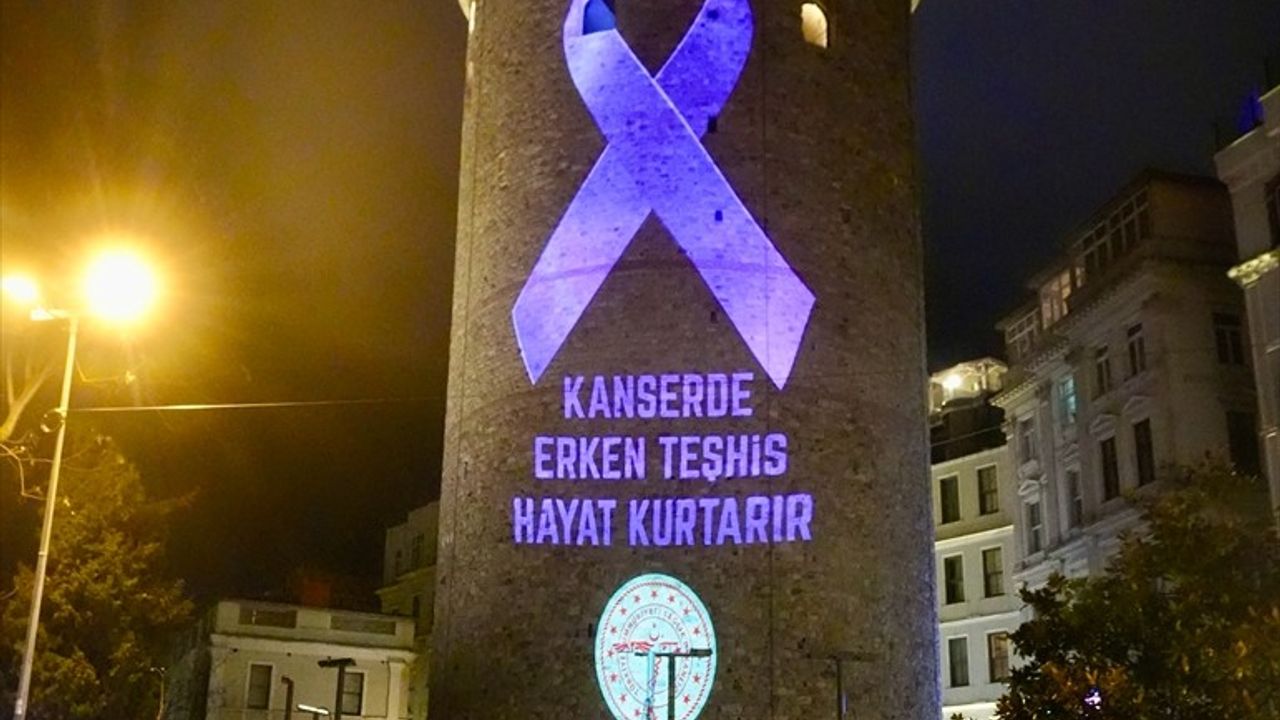 Galata Kulesi, Kanser Farkındalığı İçin Lila Renk İle Aydınlatıldı
