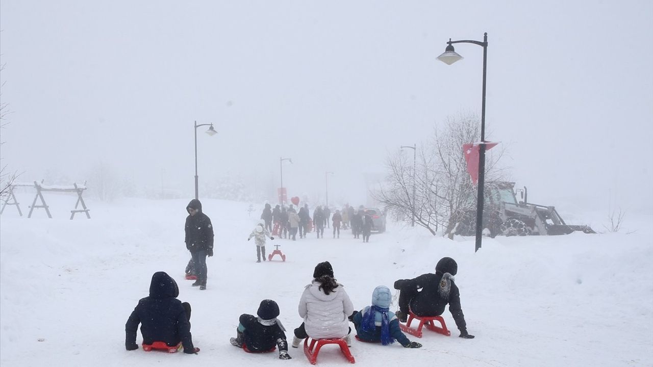 Giresun'un Kümbet Yaylası'nda Doğa Tutkunları Kar Festivalinde Buluştu