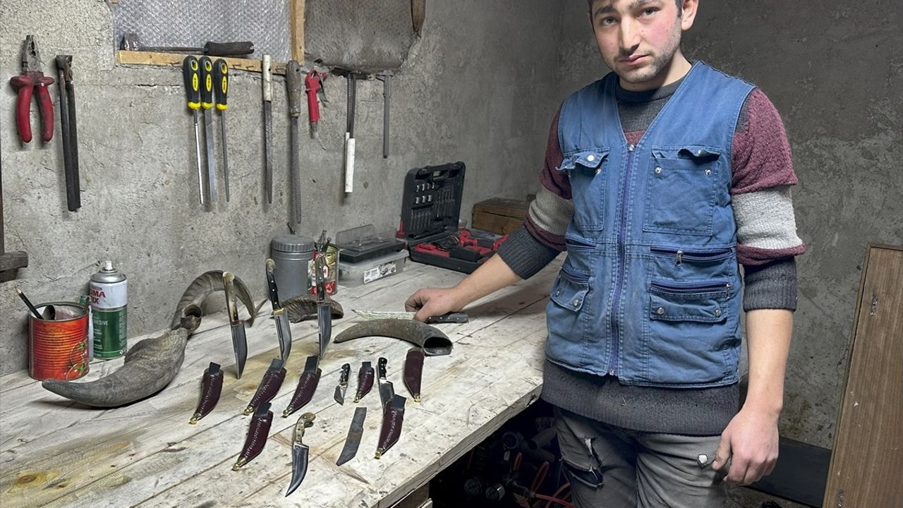 Giresunlu Genç Usta, Unutulmuş Karabörk Bıçağını Yeniden Hayata Döndürüyor